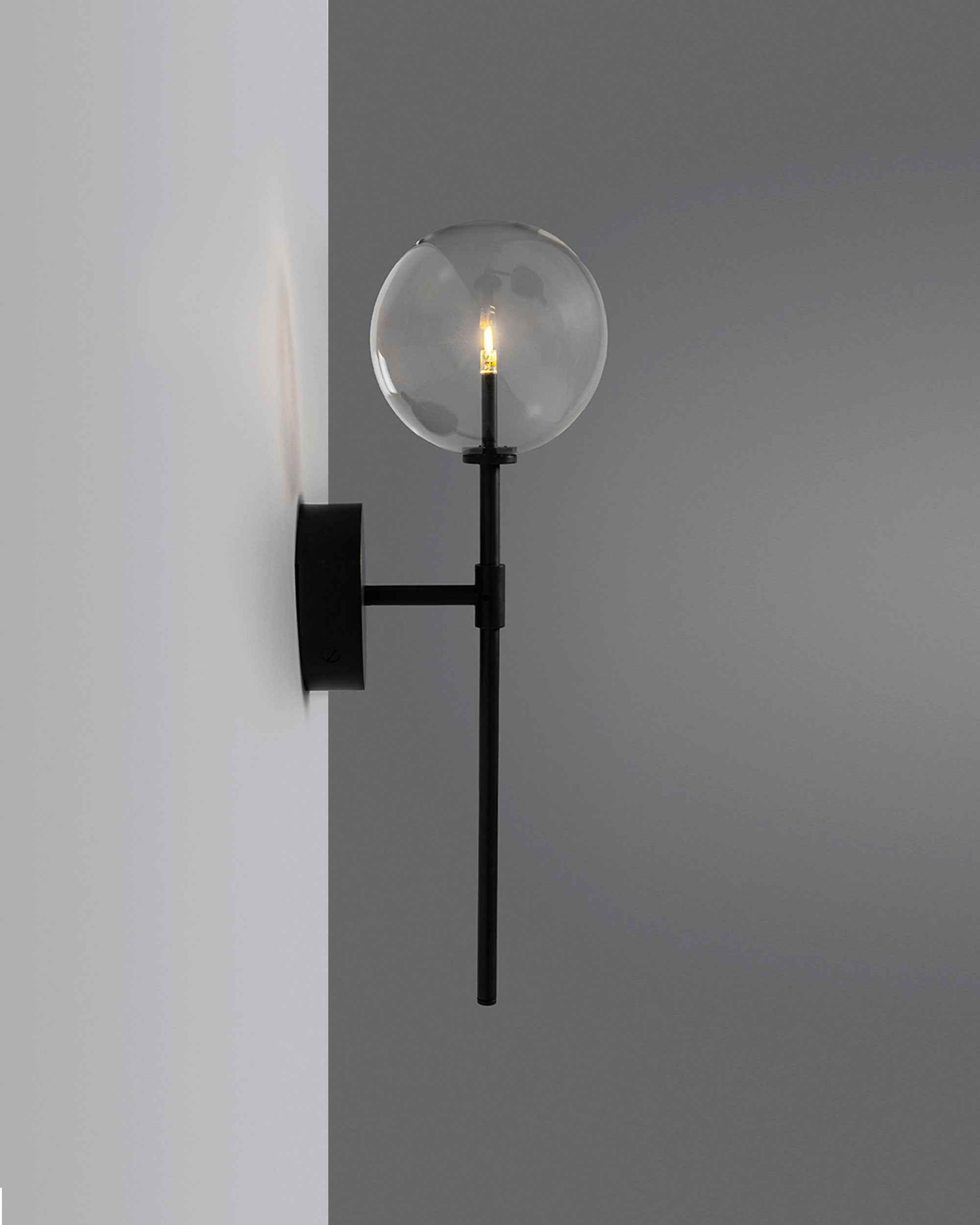 Schwung Dawn Single Black Gunmetal Transparent Globe Wall Light